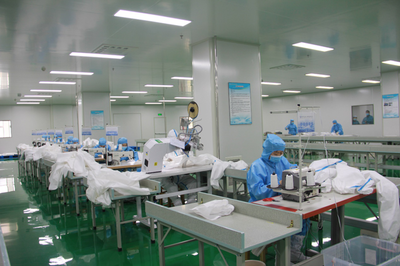 1號君探訪江蘇省產(chǎn)量最大防護服生產(chǎn)企業(yè),30天趕制百萬套